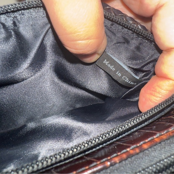 EUC Brighton Crossbody Bag - Picture 5 of 8